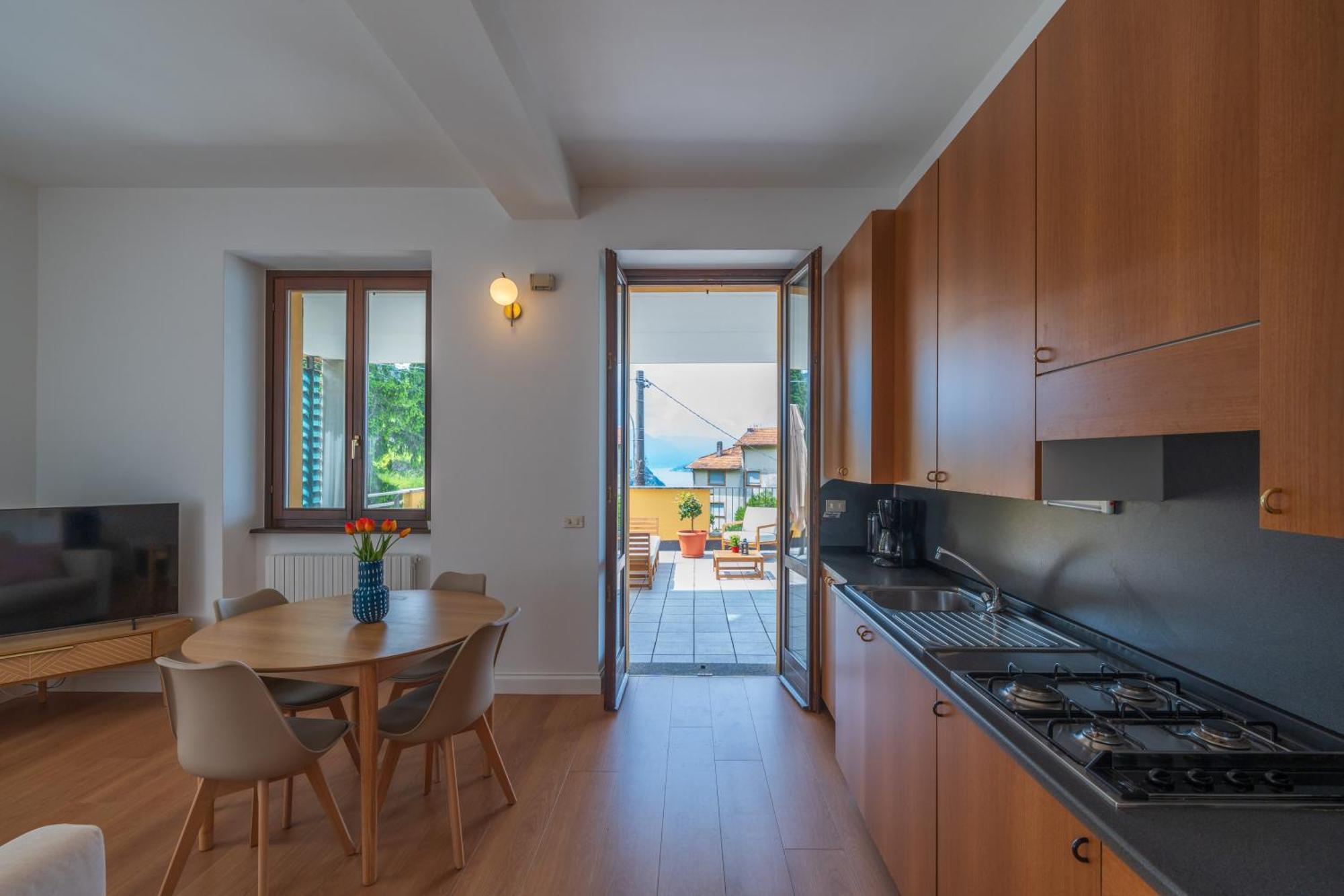 Stunning Apartment- Terrace And Swimming Pool Bellano Kültér fotó